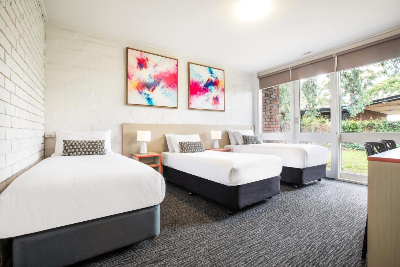 Burvale Hotel Nunawading Exterior photo