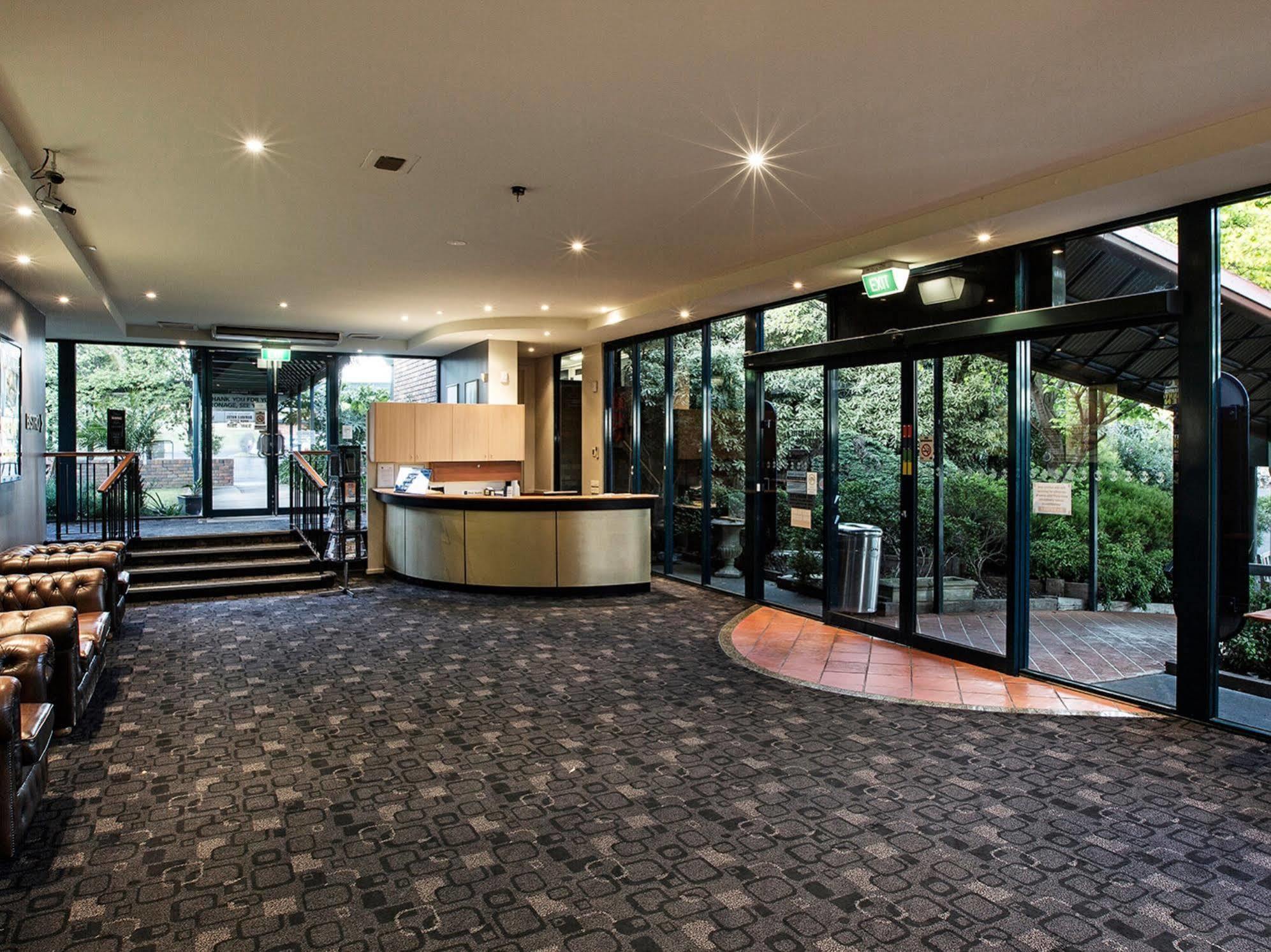 Burvale Hotel Nunawading Exterior photo