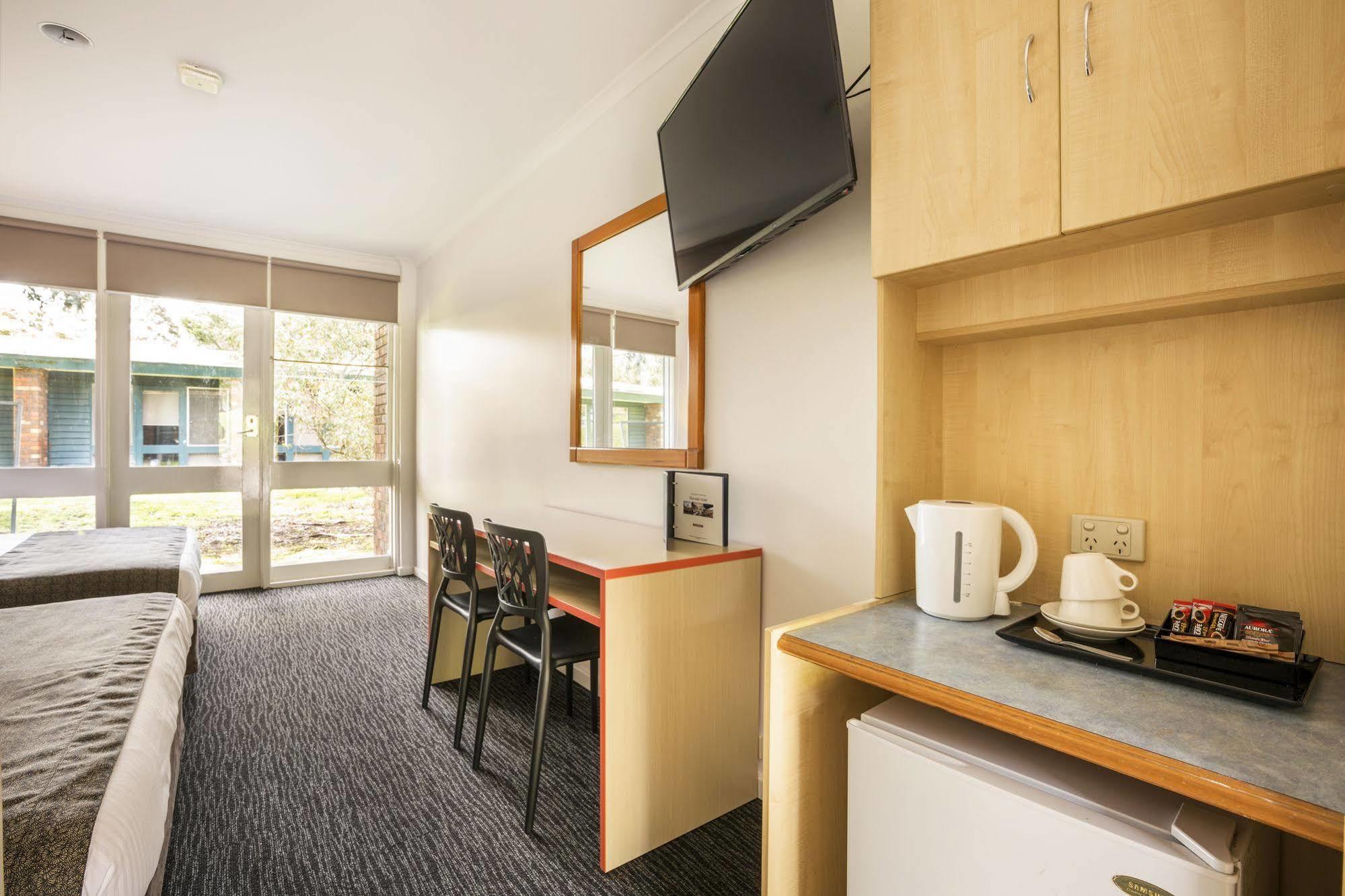 Burvale Hotel Nunawading Exterior photo